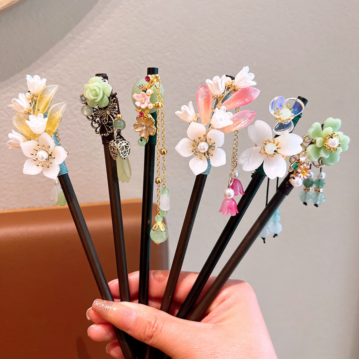 Art Craft Shop - 絶妙な花のタッセル木製ヘアピンレトロ中国風の手作り花ヘアスティックヴィンテージ女の子女性韓服ヘアアクセサリー