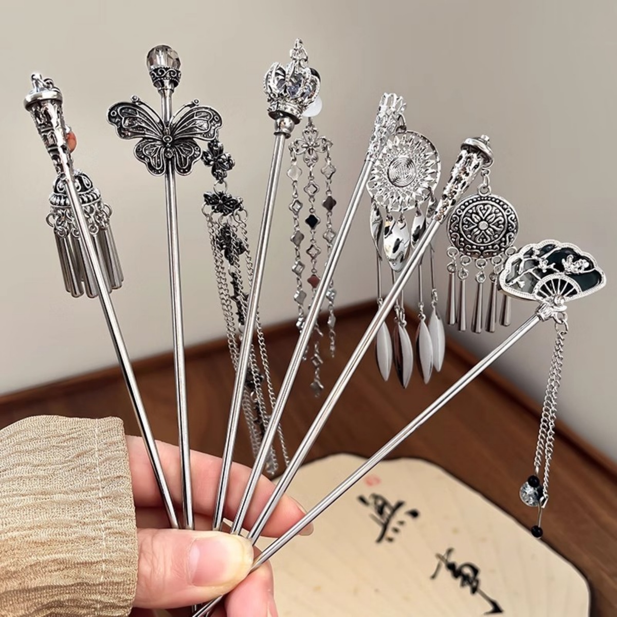 エレガントな女性のヘアピンアンティークシルバー蝶タッセルヘア - Art Craft Shop のレビューと価格