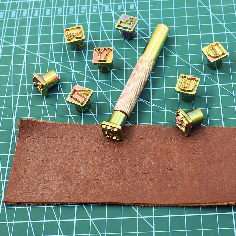 1セットの装飾的な金属製英語大文字（A-Z）、革彫刻パンチツ - Art And Craft Letter Z のレビューと価格