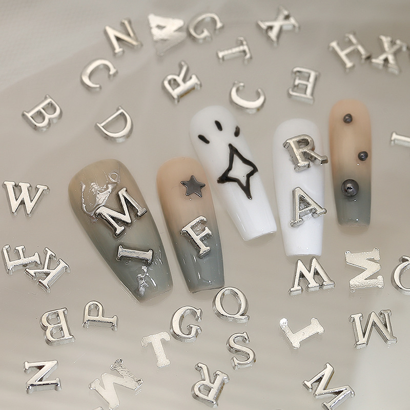 26個入り 3Dシルバーアルファベット A-Z 英語文字ネイ - Art And Craft Letter Z のレビューと価格